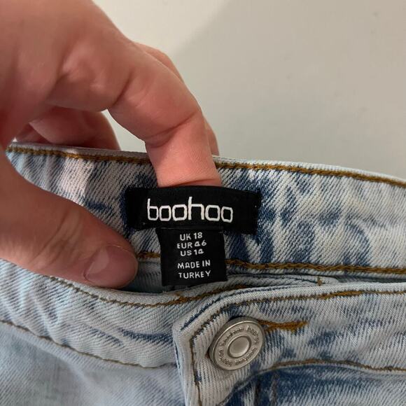 Boohoo Light Wash Denim Vertical Raw Hem Flared High Rise Jeans Size 14 - Picture 7 of 13